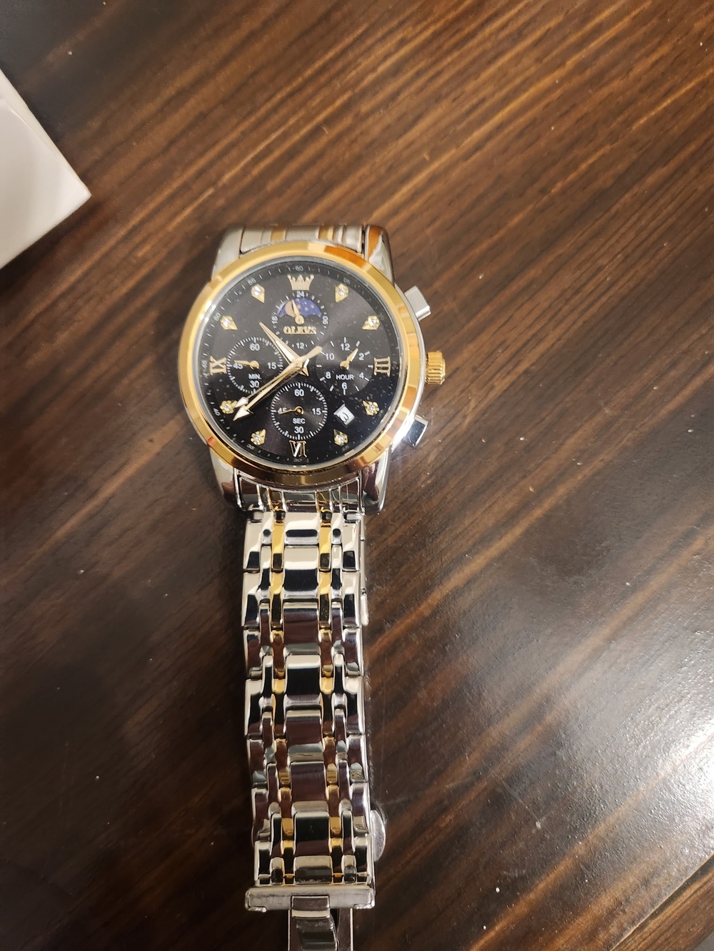 Description:
OLEVS luxury men’s watch, model 3655, in new open box condition. Go